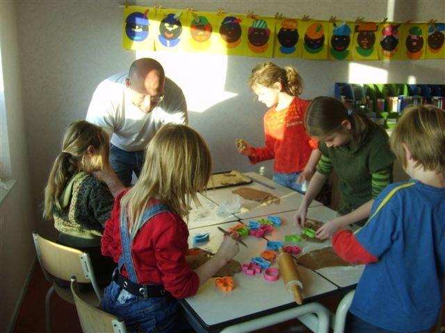 Koekjes bakken groep 4-5b (1).jpg